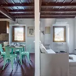Apartment Trastevere Mantellate By Interhome