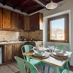 Apartment Trastevere Mantellate By Interhome